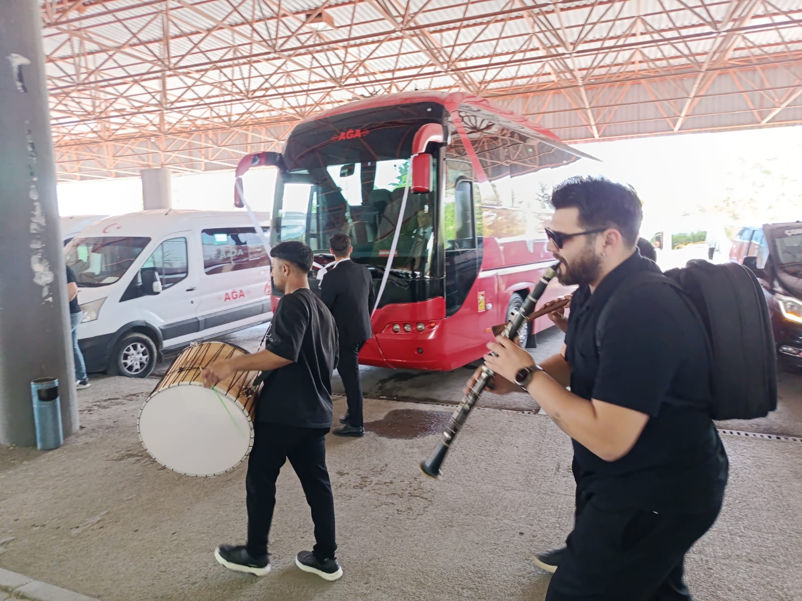 Edirne Otogarı'nda dört yıllık aranın ardından yeniden hizmete başlayan AĞATUR'un açılış töreninde konuşan sektör temsilcileri, 25 yıllık tekelci yapının bittiğini ve belediyenin hamlesiyle otogarda özgür, adil ve rekabetçi yeni bir dönemin başladığını vurguladı.